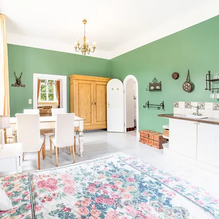 Apartment Ferien Und Pferdehof Gut Klein Nienhagen Kropelin
