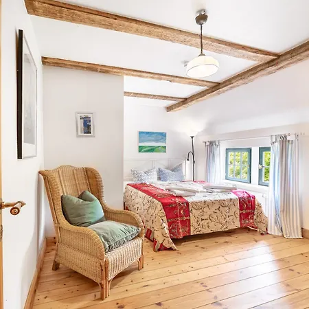 Apartment Ferien Und Pferdehof Gut Klein Nienhagen Kropelin